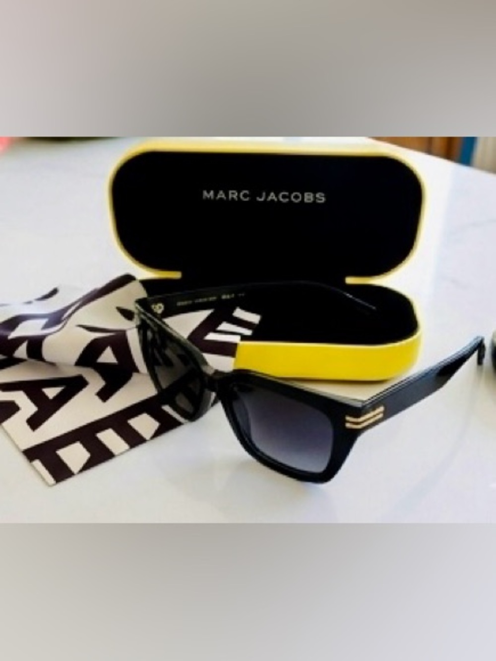Marc Jacobs Black Sunglasses with Gold Temple Accents and Gradient Lenses Unisex - Picture 3 of 14